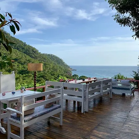 Turan Hill Lounge *