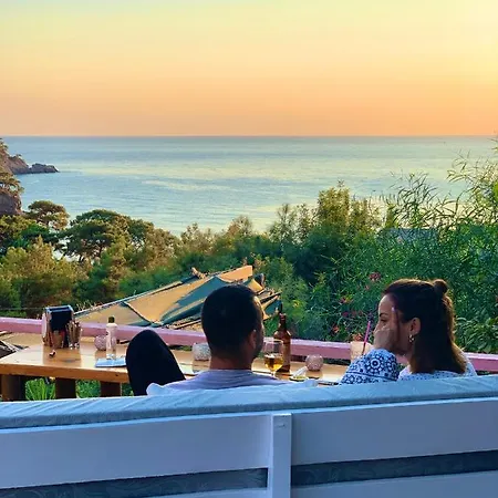 Turan Hill Lounge *